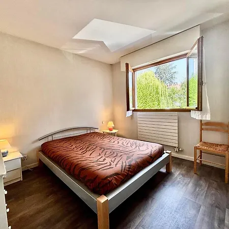 Agreable 2 Pieces Avec Terrasse, Parking, Proche Lac Et Commerces A Annecy - Fr-1-432-6